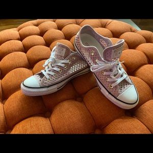Converse low top pink net shoes!